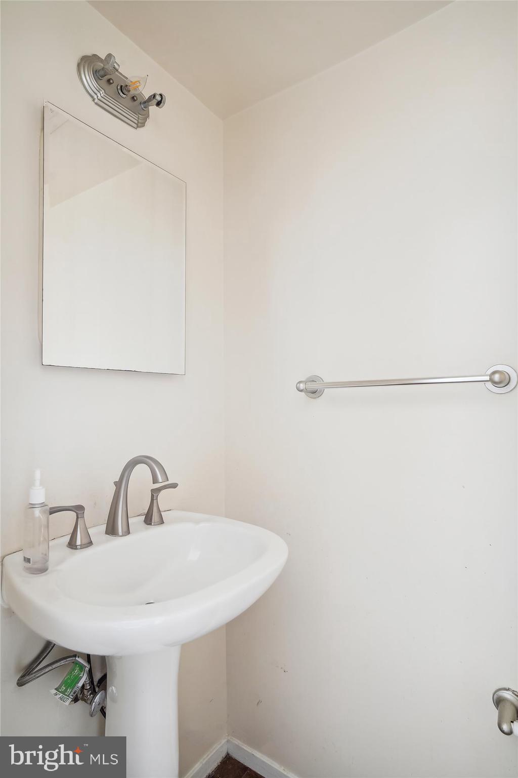19449 Transhire Road Montgomery Village, MD 20886 - Photo 13 of 29 Powder Room