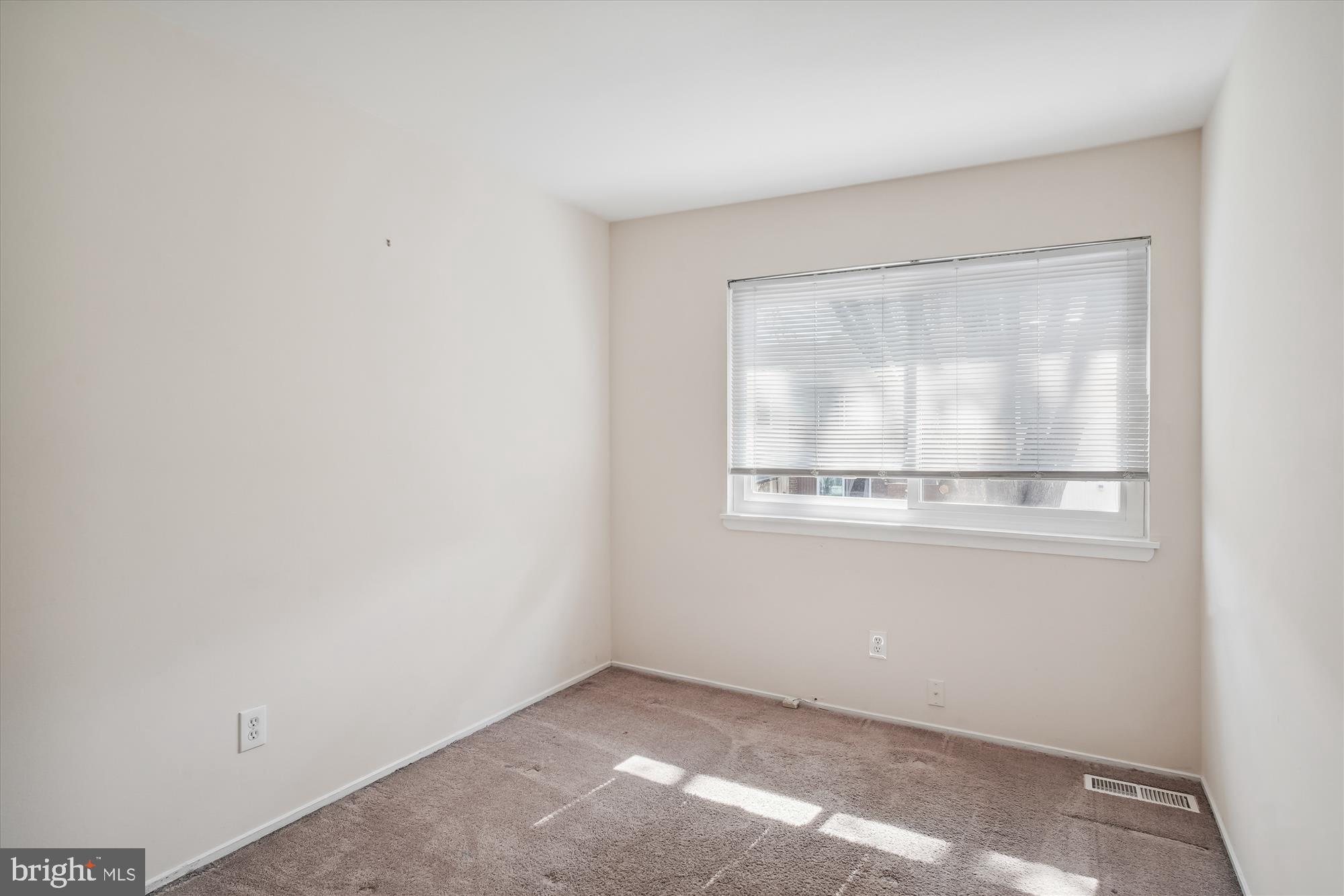 19449 Transhire Road Montgomery Village, MD 20886 - Photo 18 of 29 Bedroom 2