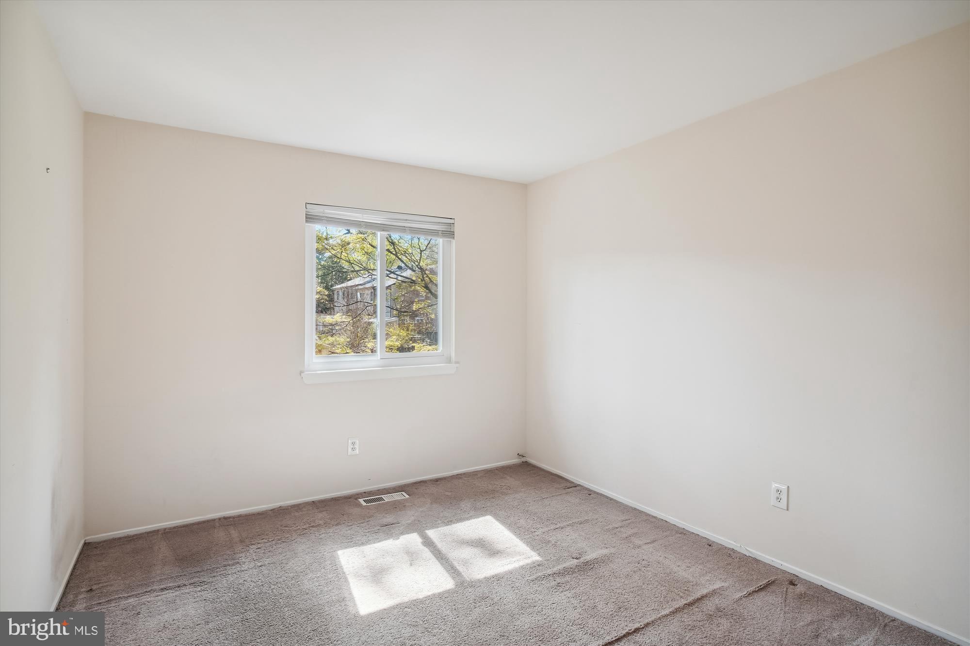 19449 Transhire Road Montgomery Village, MD 20886 - Photo 19 of 29 Bedroom 3