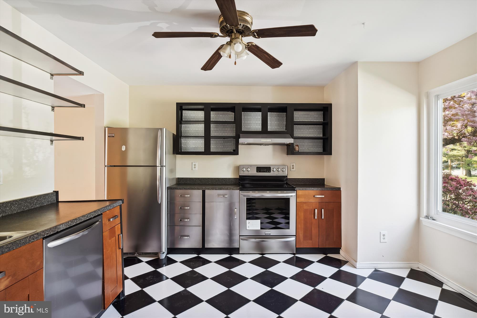 19449 Transhire Road Montgomery Village, MD 20886 - Photo 5 of 29 Kitchen