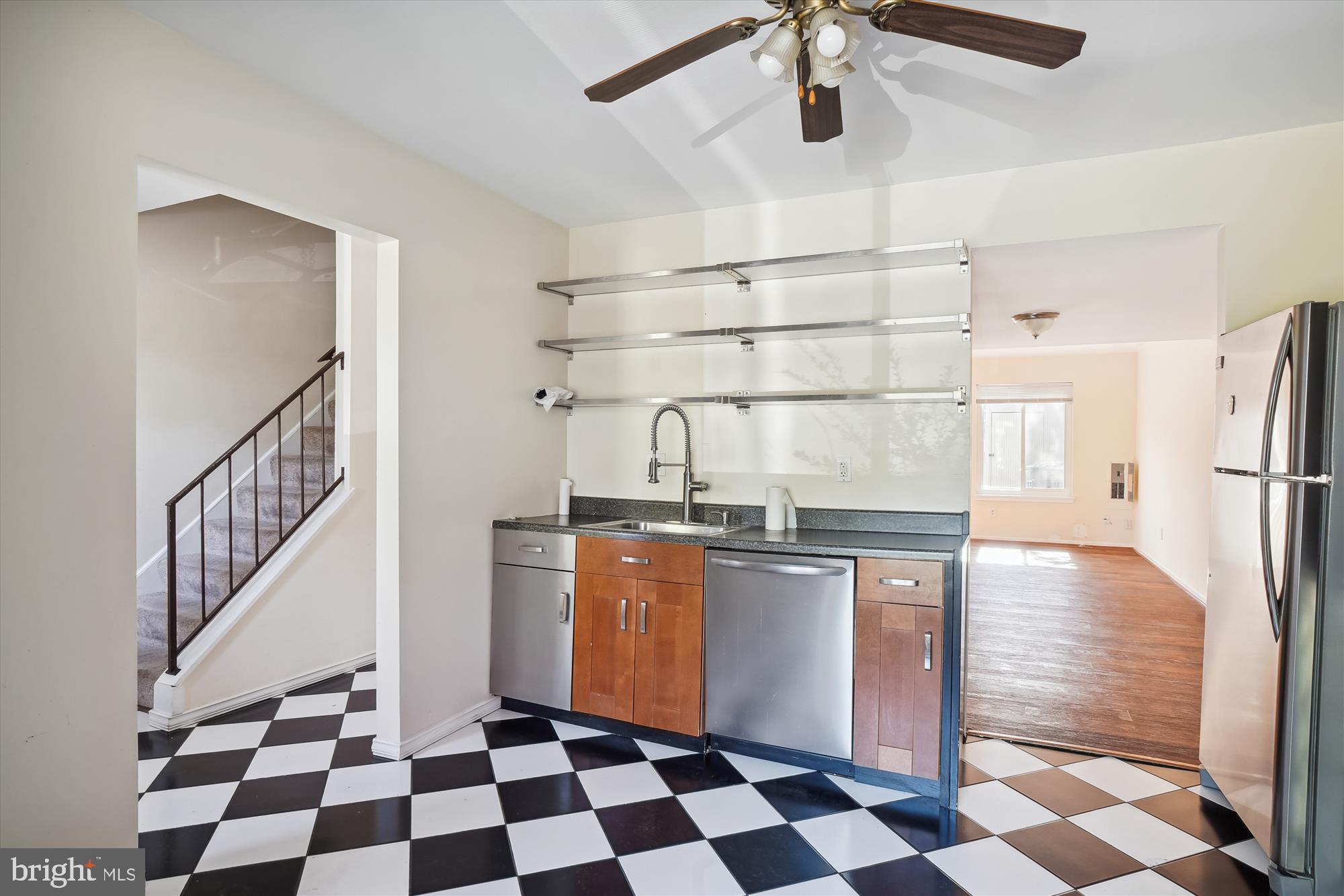 19449 Transhire Road Montgomery Village, MD 20886 - Photo 6 of 29 Kitchen