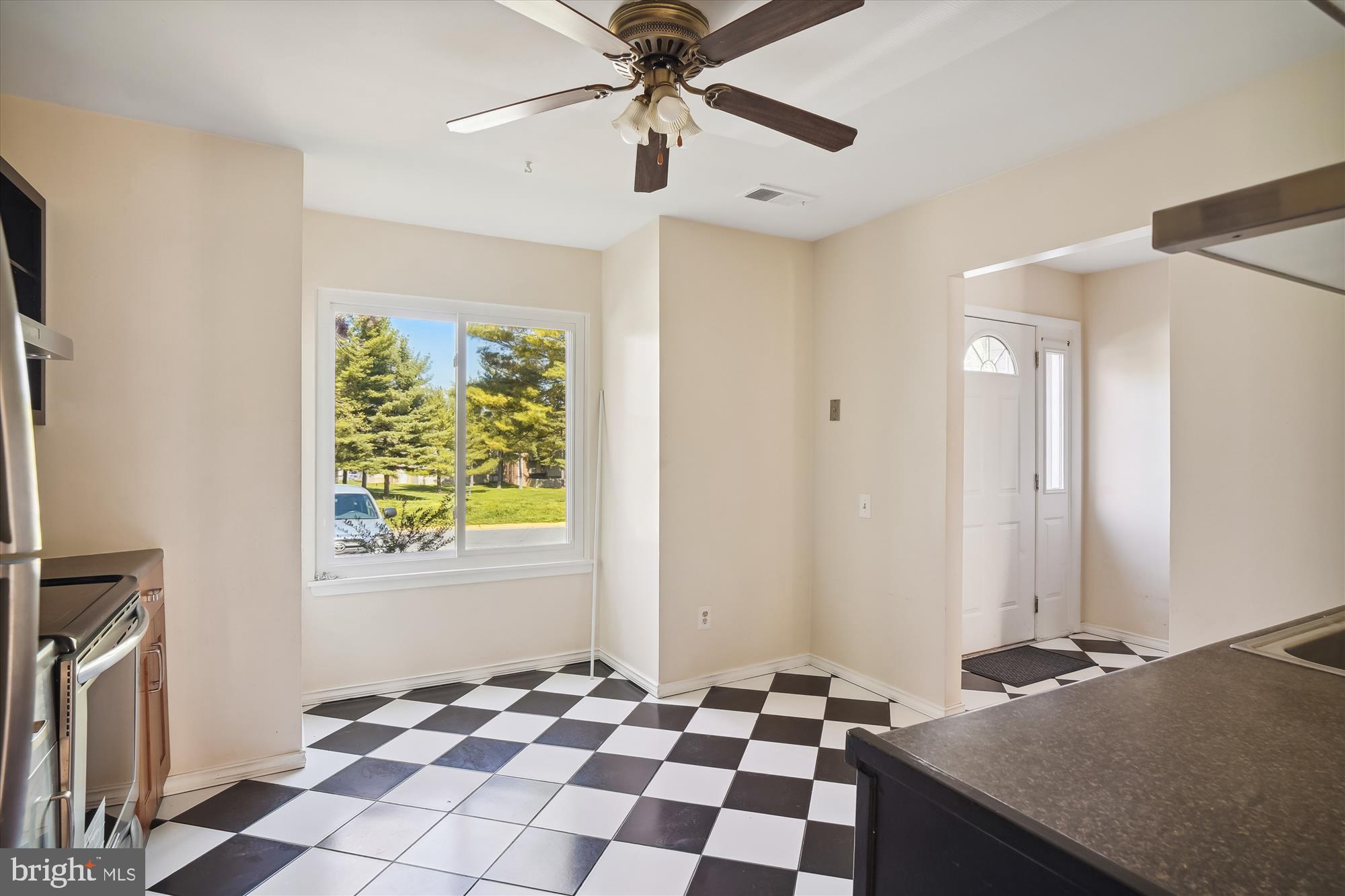 19449 Transhire Road Montgomery Village, MD 20886 - Photo 7 of 29 Kitchen