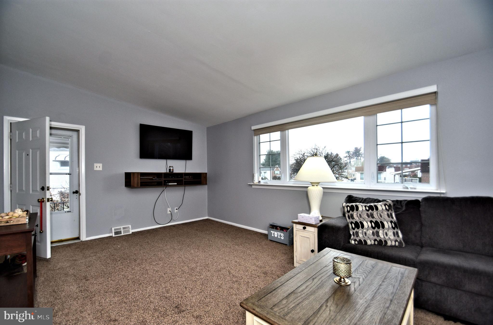 441 Densmore Road Philadelphia, PA 19116 - Photo 2 of 26 Gallery Image 2
