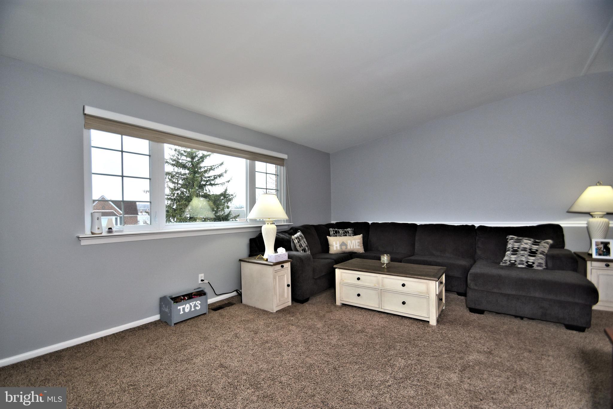 441 Densmore Road Philadelphia, PA 19116 - Photo 3 of 26 Gallery Image 3
