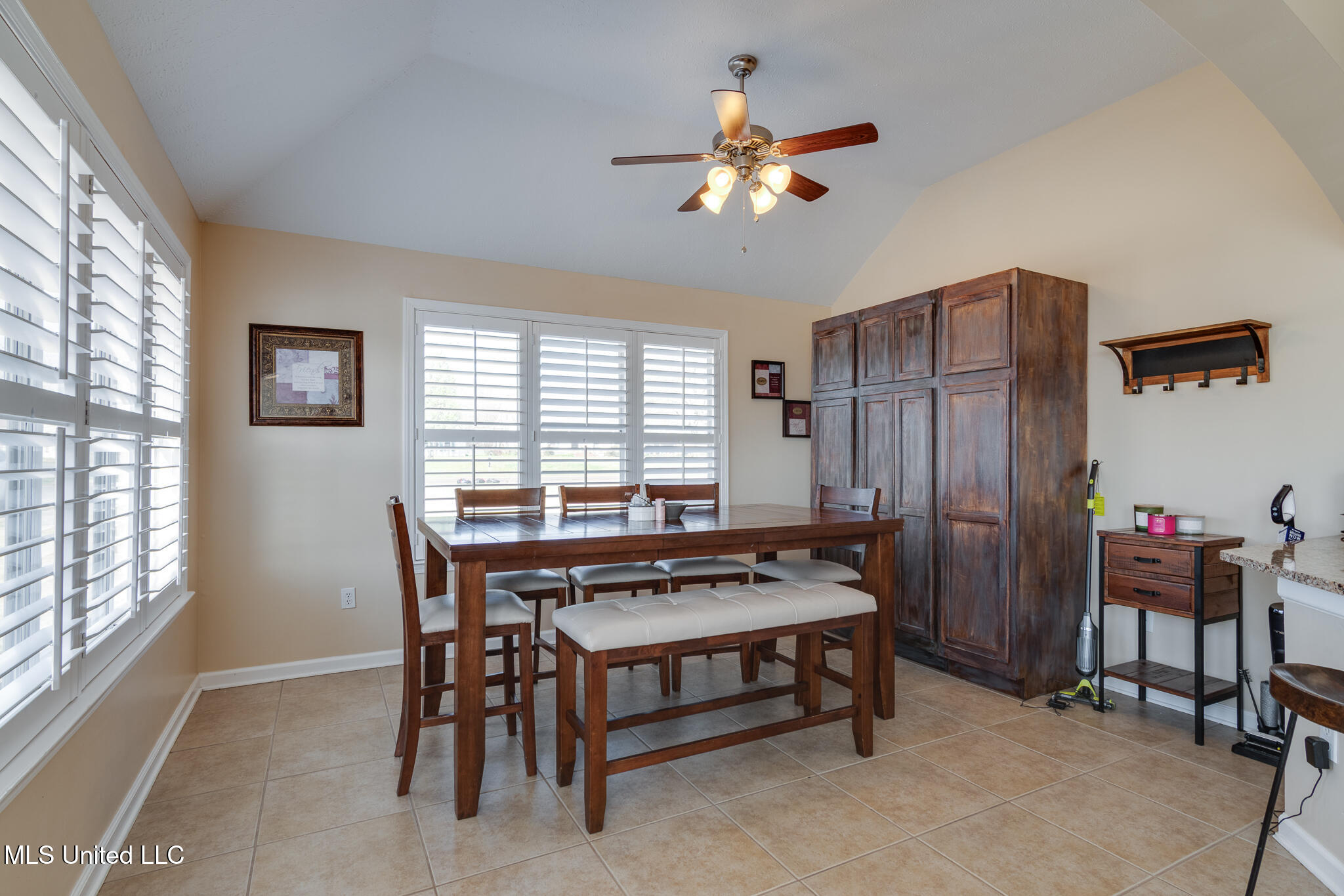 7480 Davidson Road Olive Branch, MS 38654 - Photo 17 of 60 dining area in kitchen