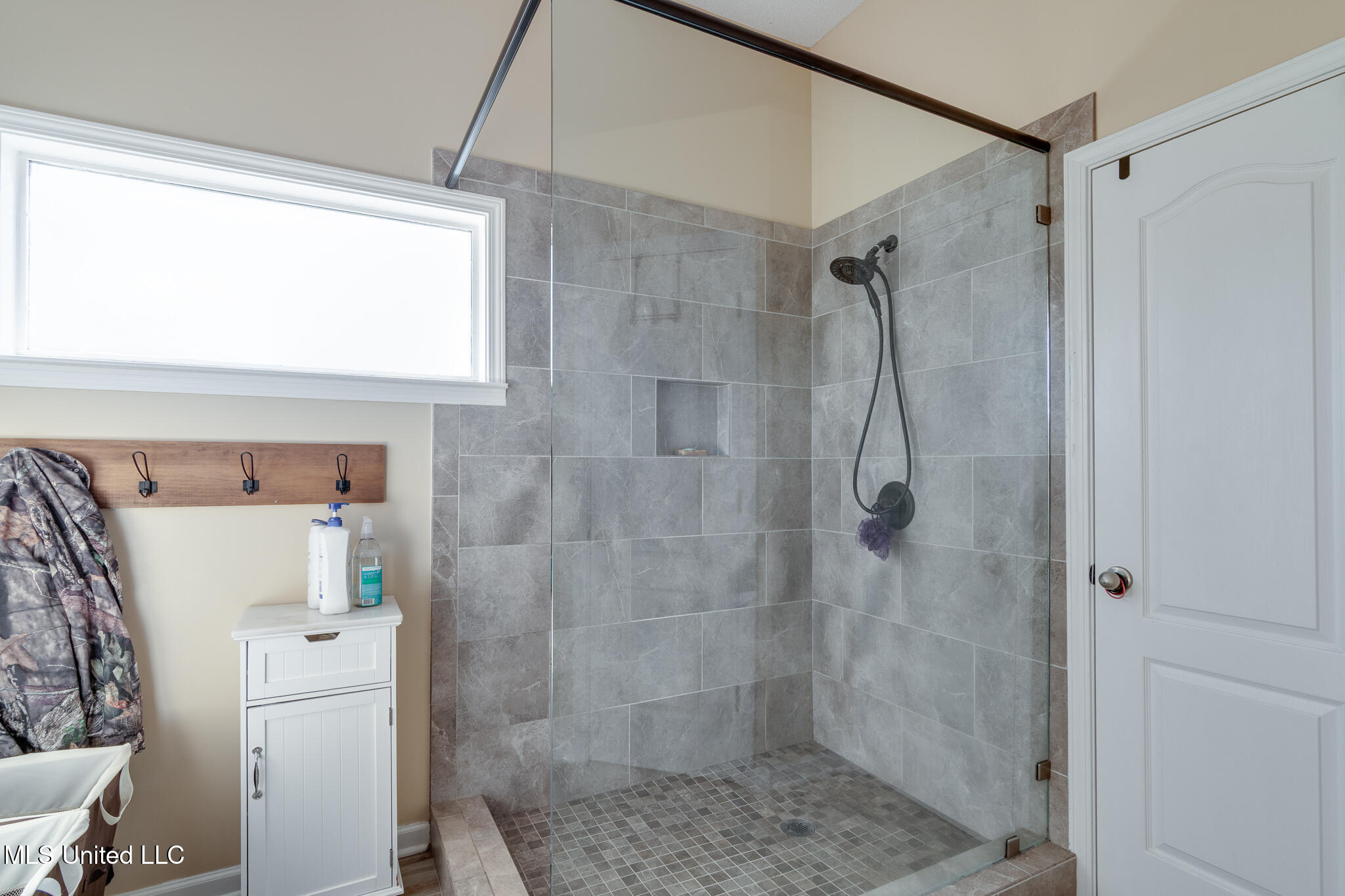 7480 Davidson Road Olive Branch, MS 38654 - Photo 30 of 60 walk in shower