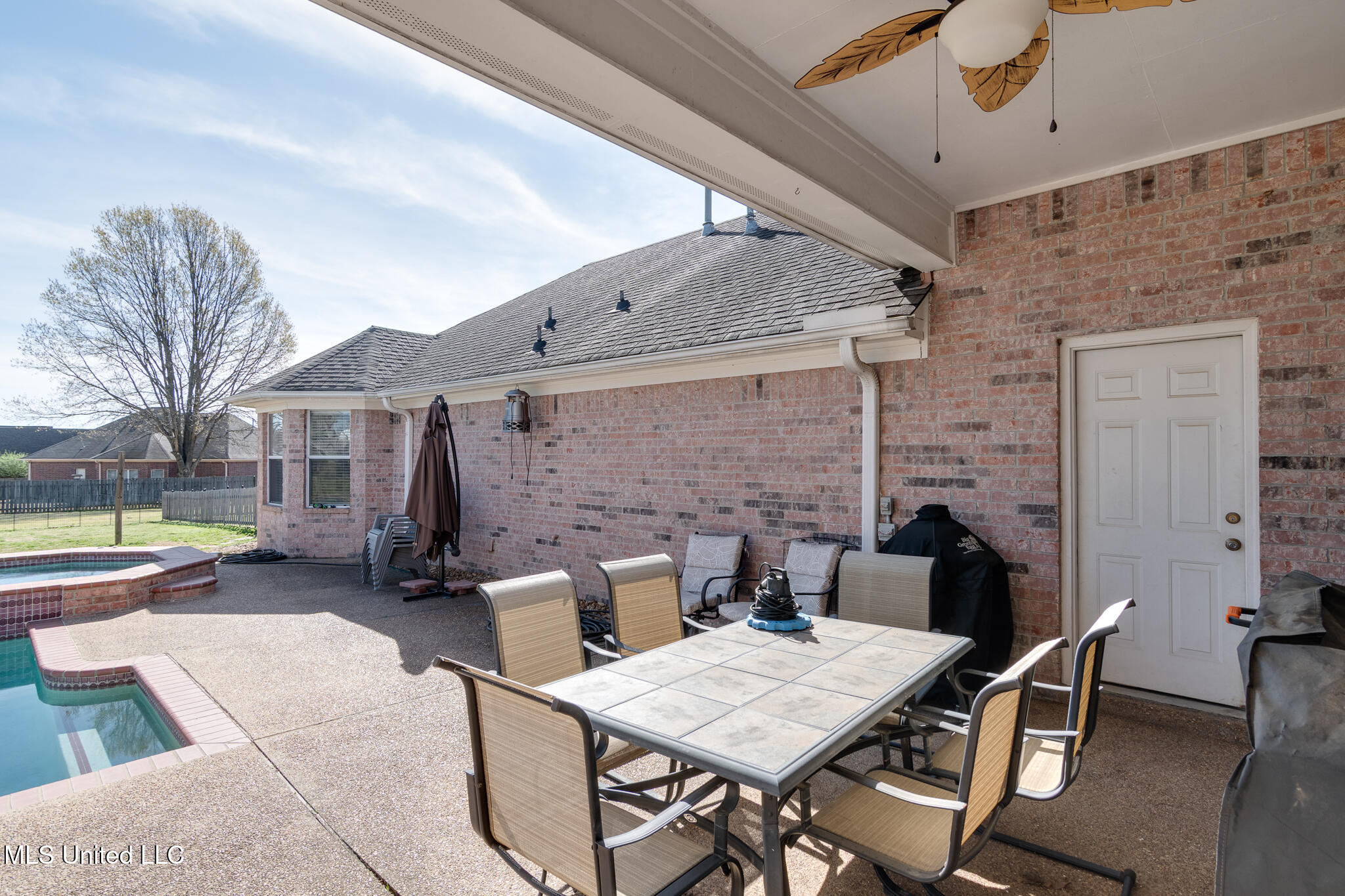 7480 Davidson Road Olive Branch, MS 38654 - Photo 45 of 60 coverd patio