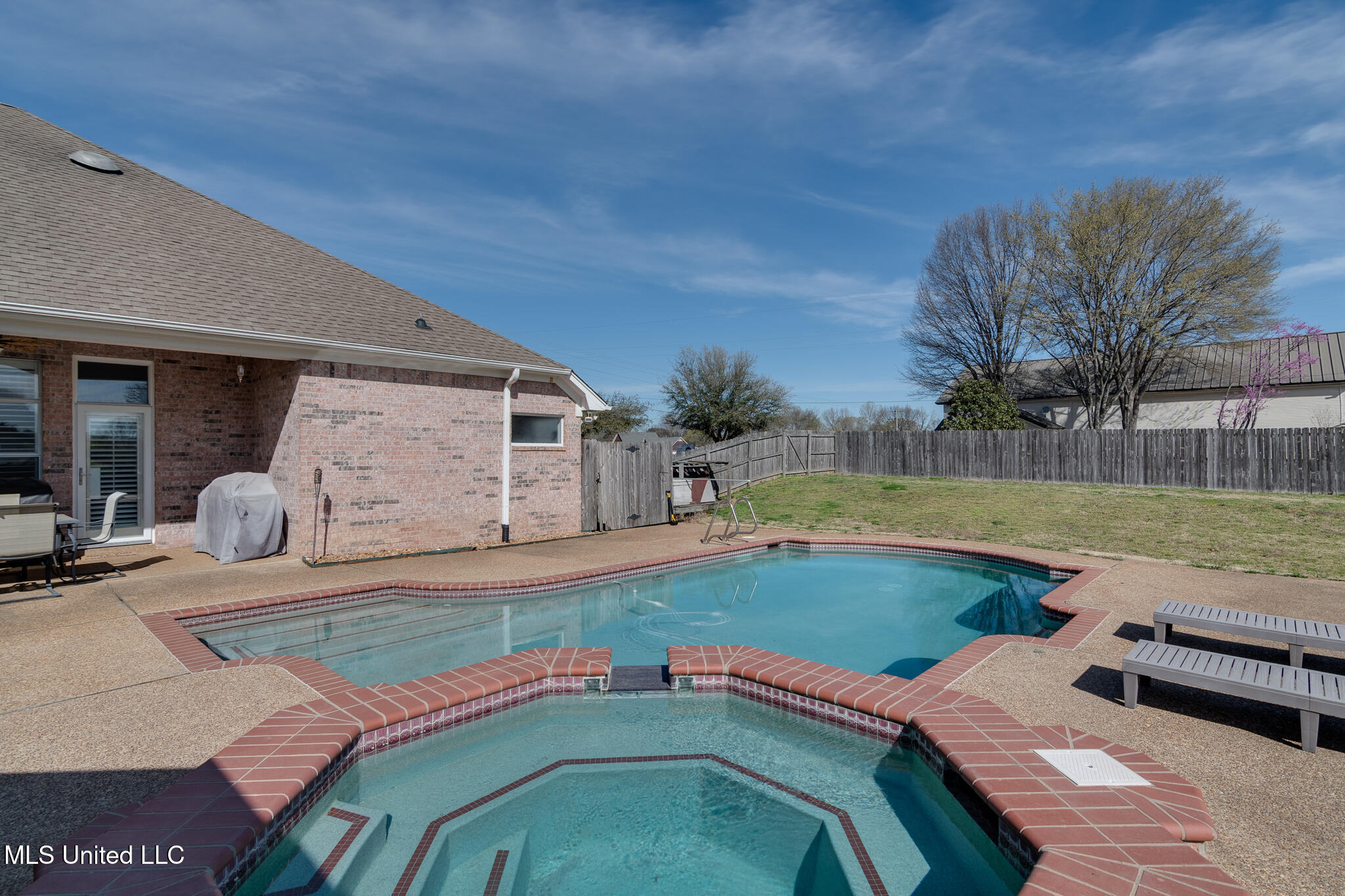 7480 Davidson Road Olive Branch, MS 38654 - Photo 49 of 60 pool and hot tub