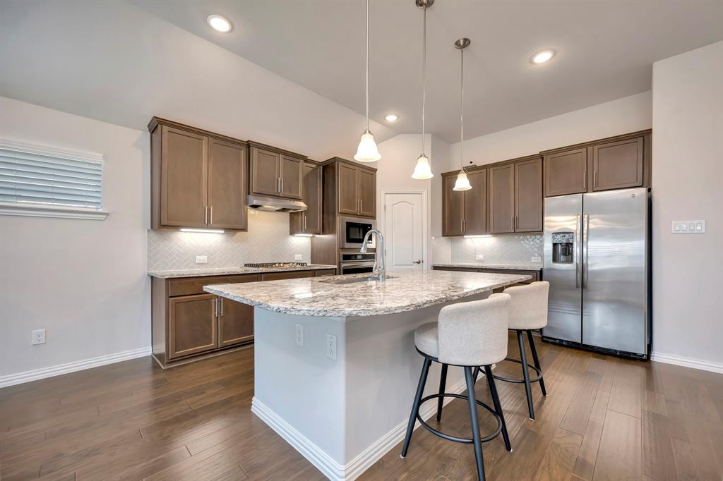 1104 Superbloom Avenue Justin, TX 76247 - Photo 5 of 34