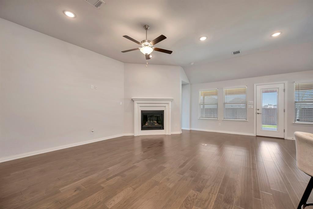 1104 Superbloom Avenue Justin, TX 76247 - Photo 9 of 34