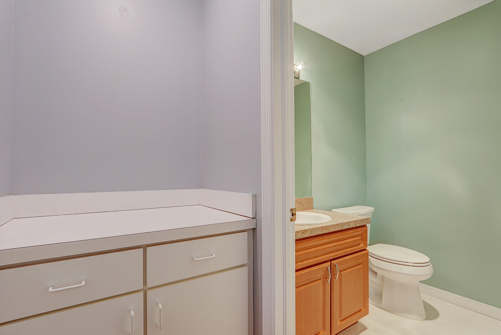 6148 Southeast Georgetown Place, Unit 805 Hobe Sound, FL 33455 - Photo 37 of 44 a close up of a toilet