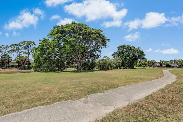 $280,000 | 6148 Southeast Georgetown Place, Unit 805, Hobe Sound, FL 33455