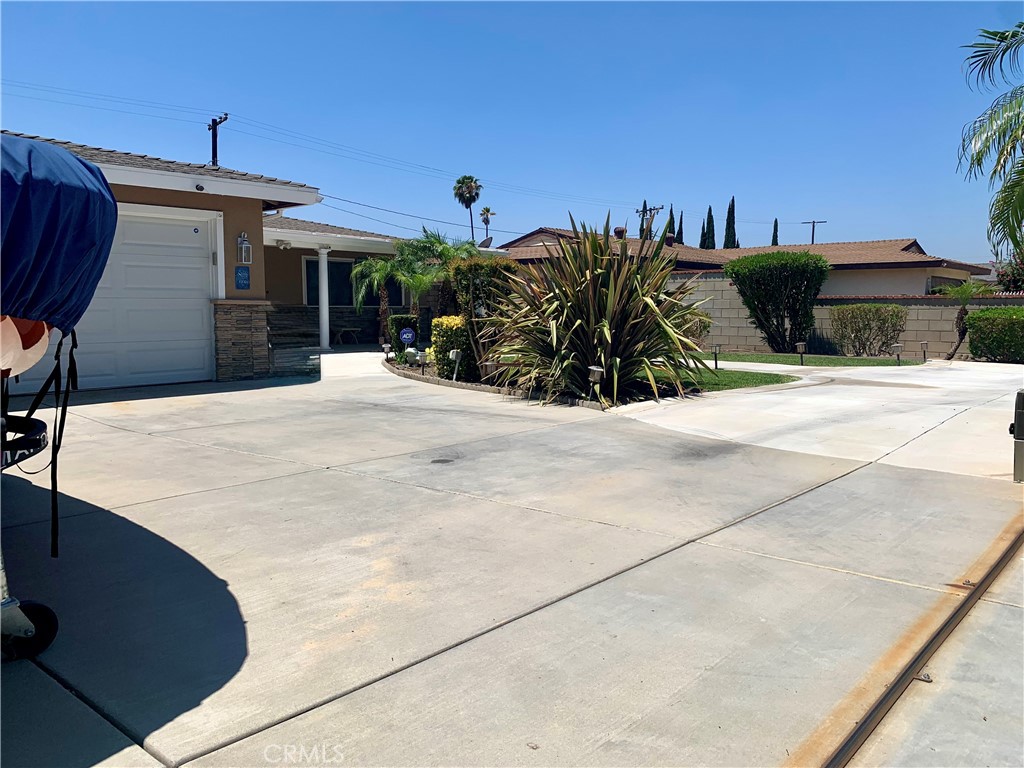 4751 Howard Street Montclair, CA 91763 - Photo 5 of 46