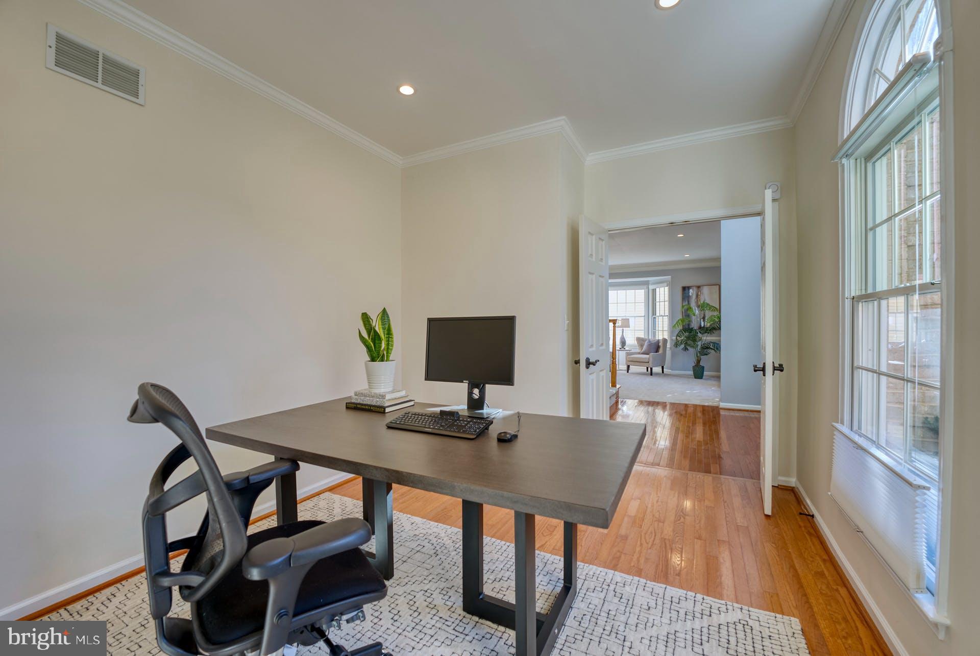 1311 Gatesmeadow Way Reston, VA 20194 - Photo 17 of 52