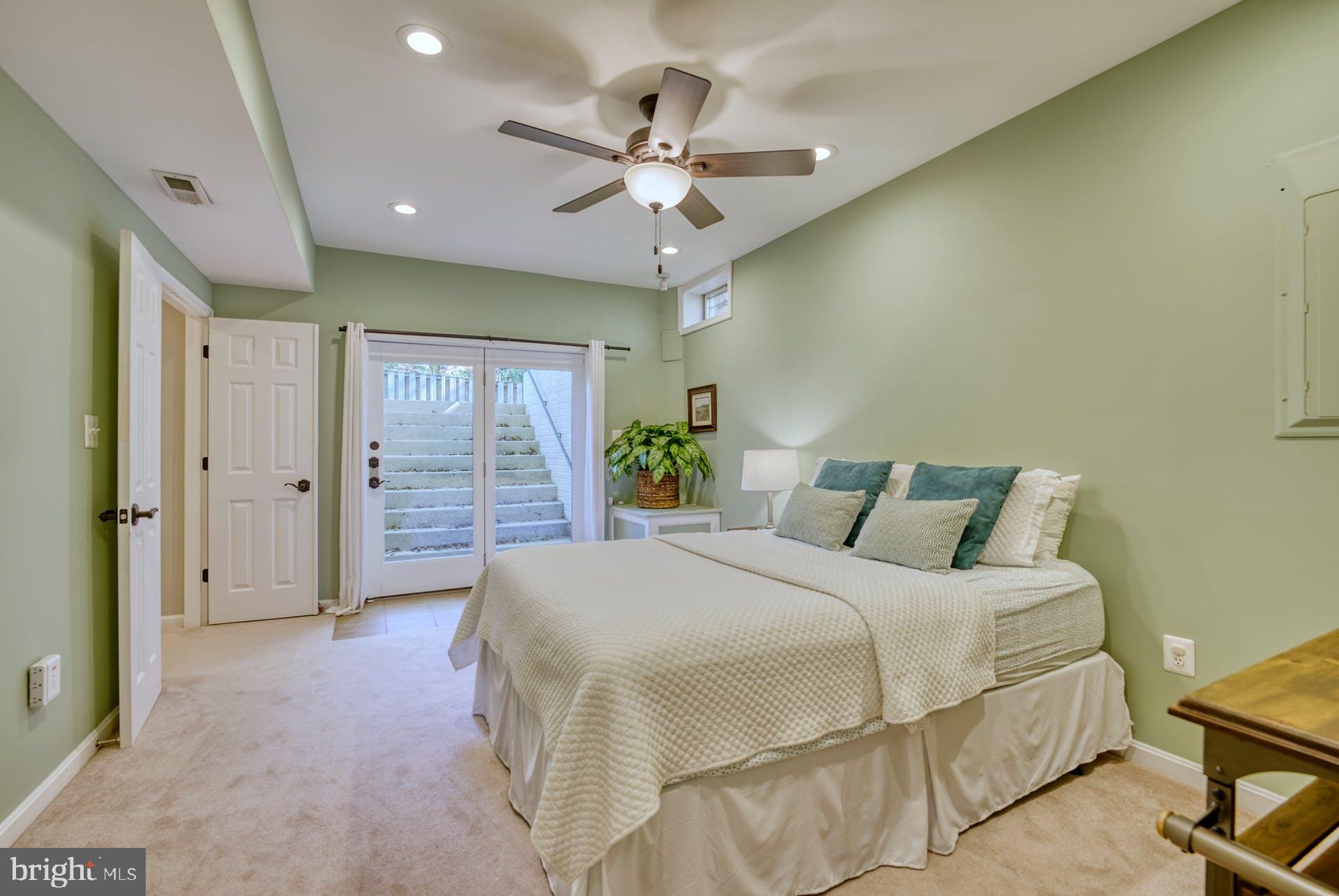 1311 Gatesmeadow Way Reston, VA 20194 - Photo 36 of 52