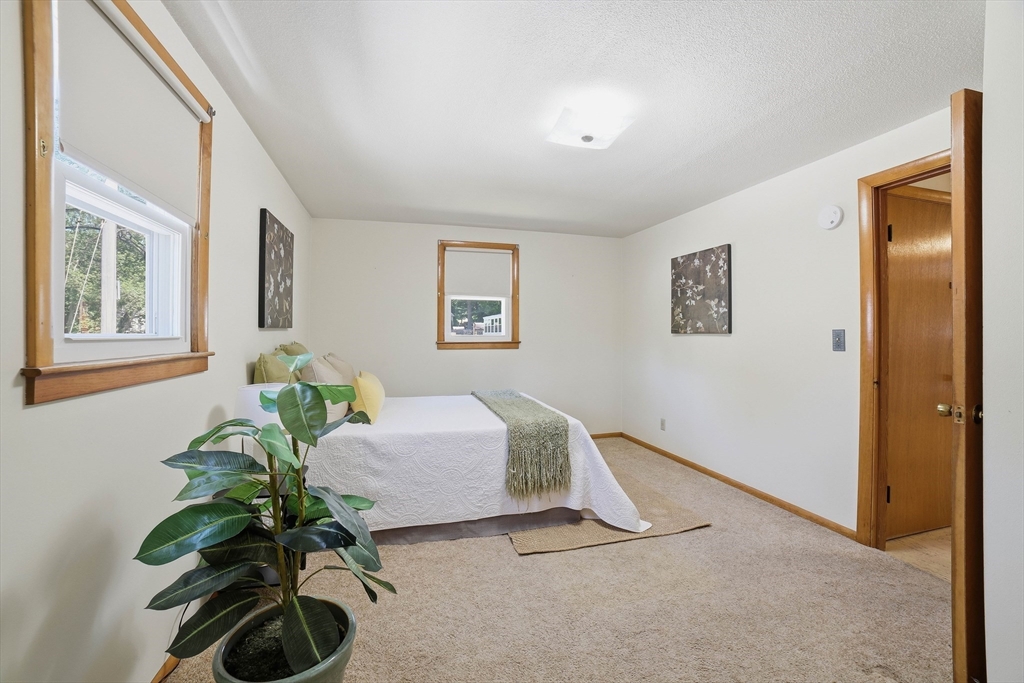 65 Clover Street Worcester, MA 01603 - Photo 12 of 25