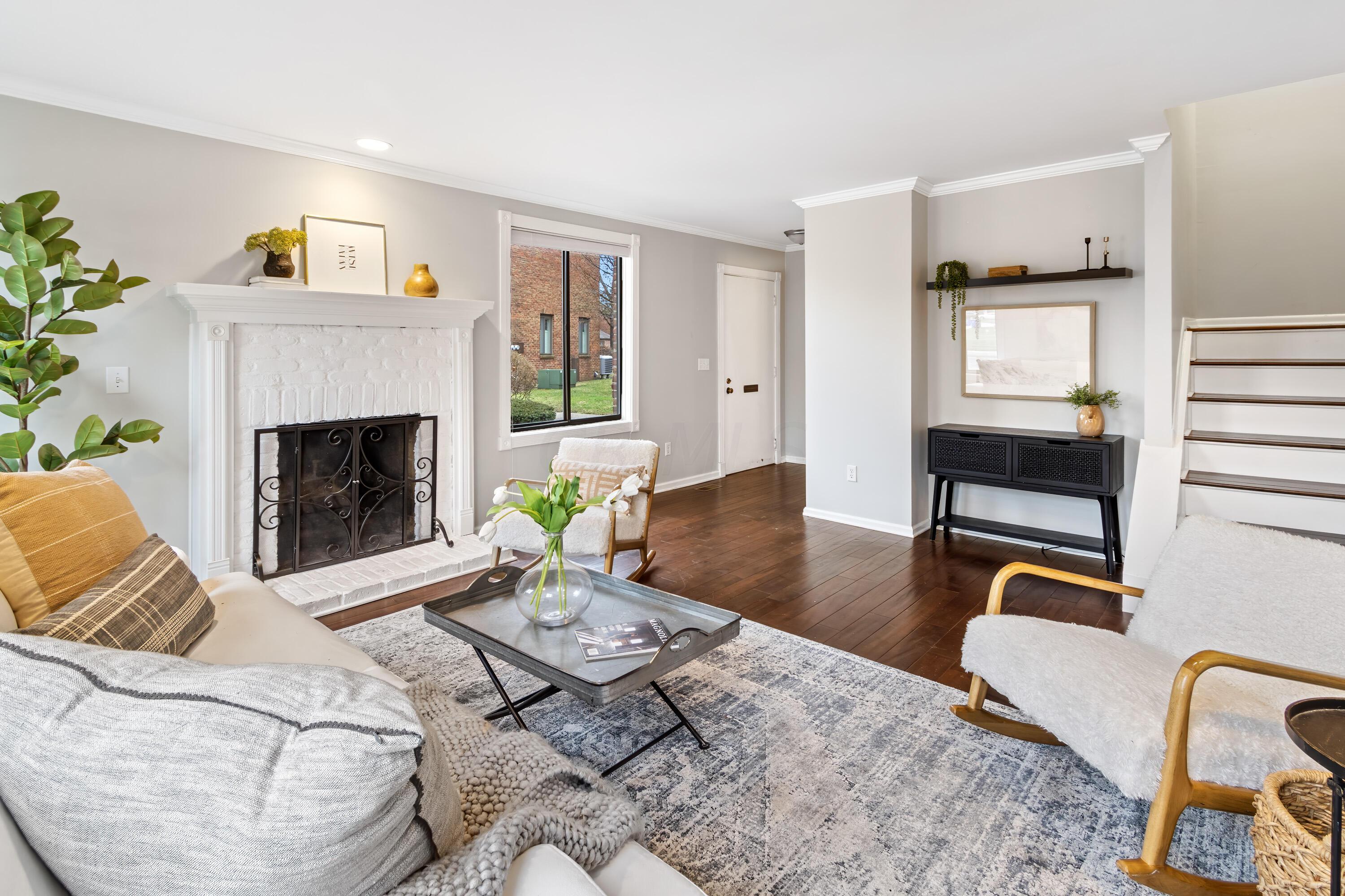 1850 Fishinger Road, Unit 4 Upper Arlington, OH 43221 - Photo 6 of 28 Living Room