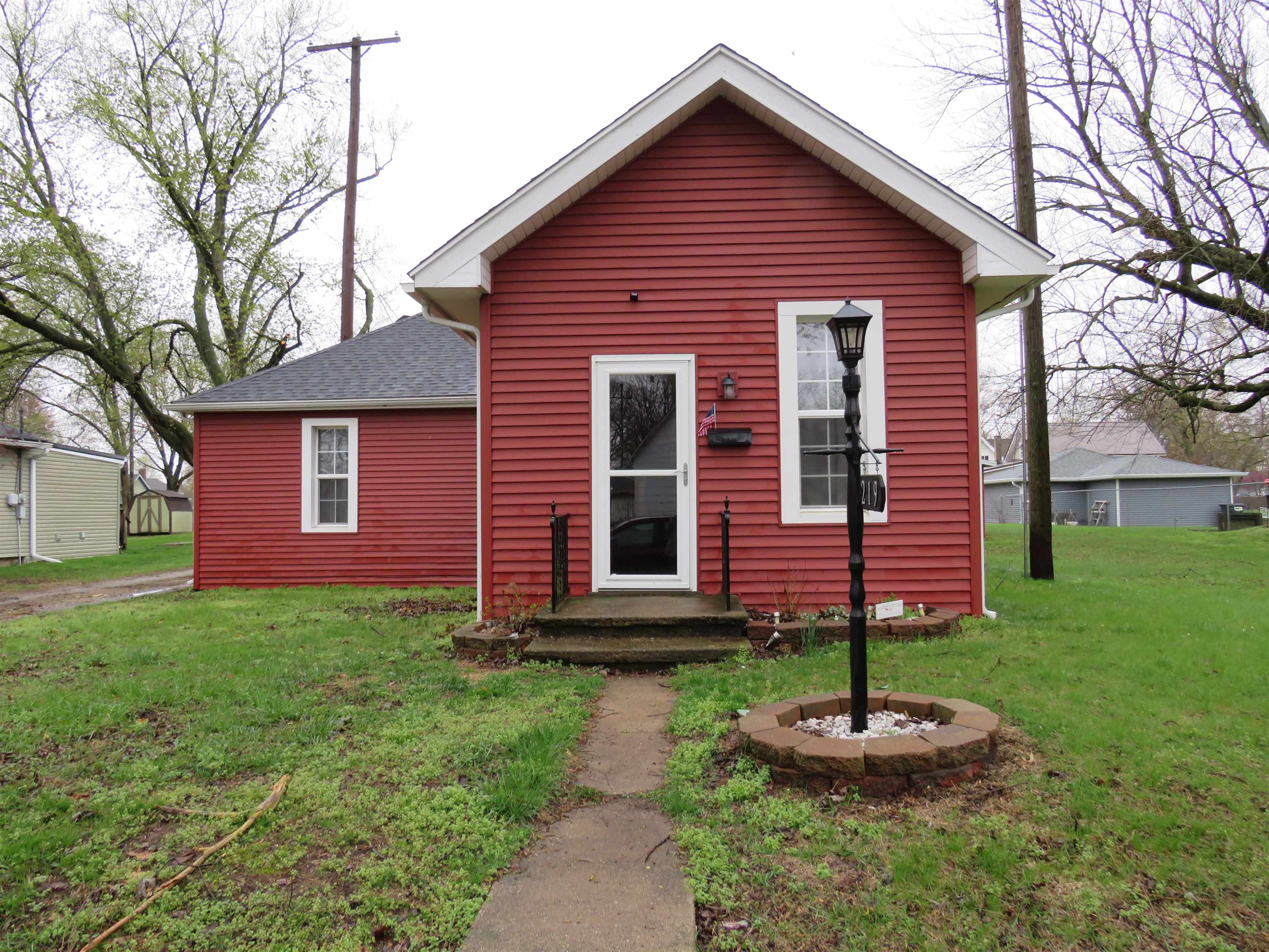 219 Fulton Avenue Rochester, IN 46975 - Photo 1 of 27