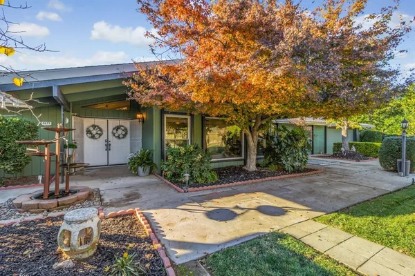 $875,000 | 9077 North Fowler Avenue, Clovis, CA 93619