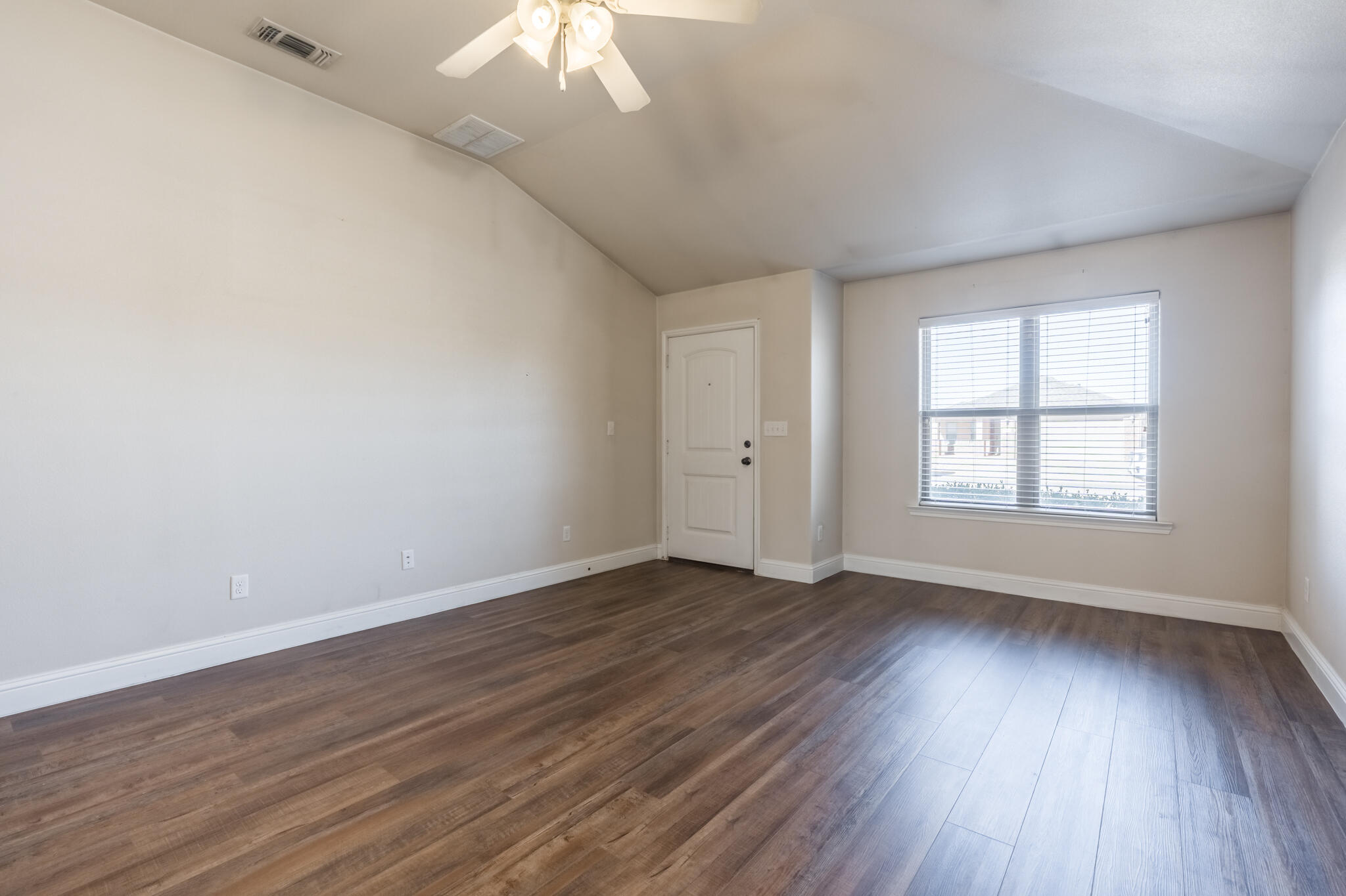 5603 112th Street Lubbock, TX 79424 - Photo 7 of 34 DSC05194-HDR