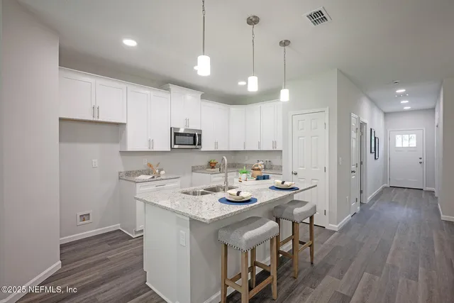 $399,900 | 8846 Bellrose Avenue, Jacksonville, FL 32222