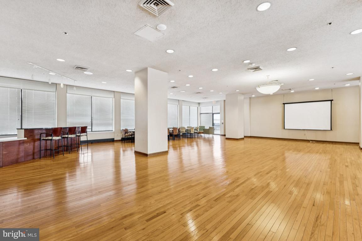 5505 Seminary Road, Unit 1810N Falls Church, VA 22041 - Photo 25 of 27 a view of empty room with kitchen and a sink
