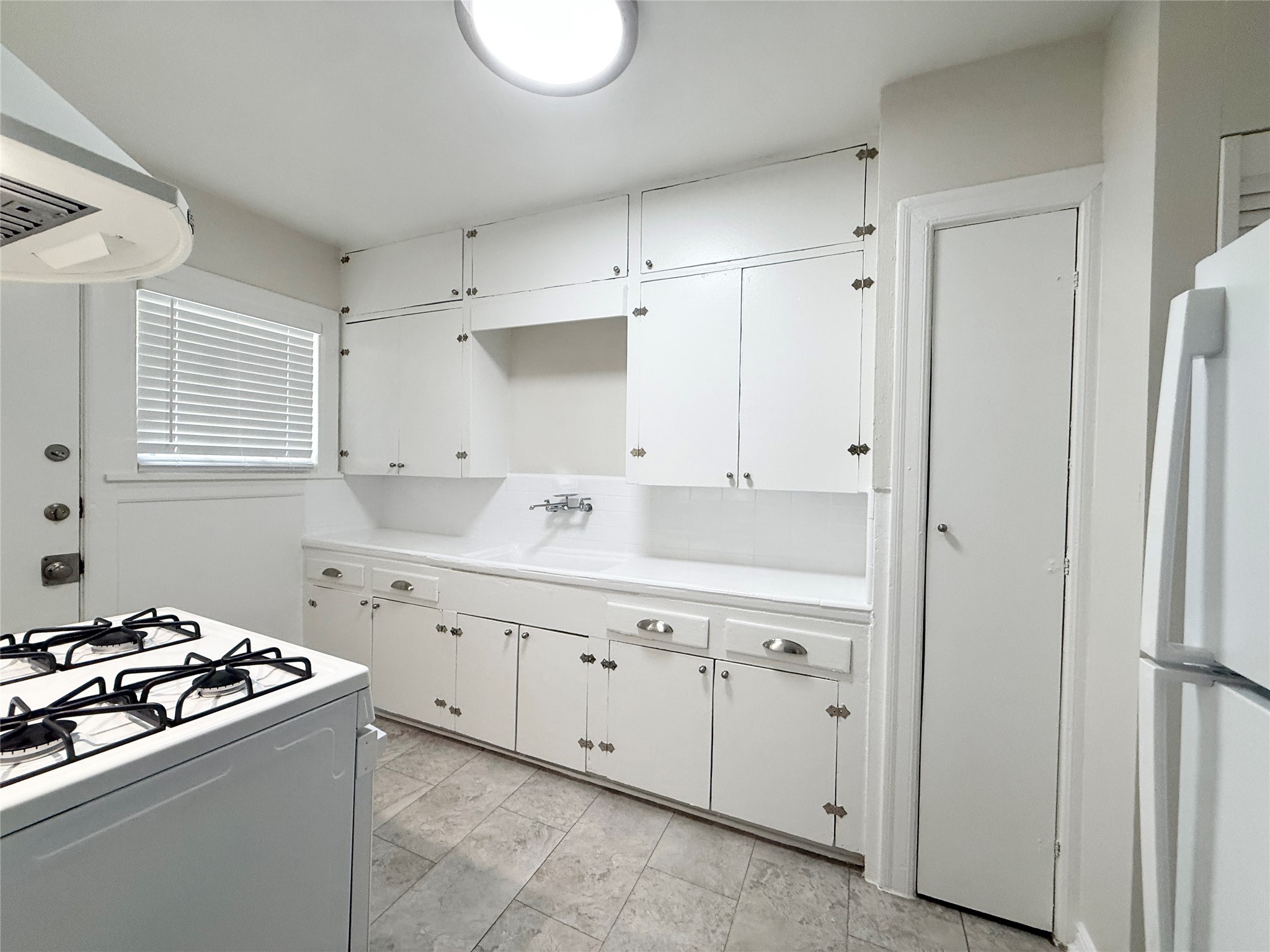 5402 Jackson Street, Unit 1 Houston, TX 77004 - Photo 7 of 18 a kitchen with white cabinets and sink