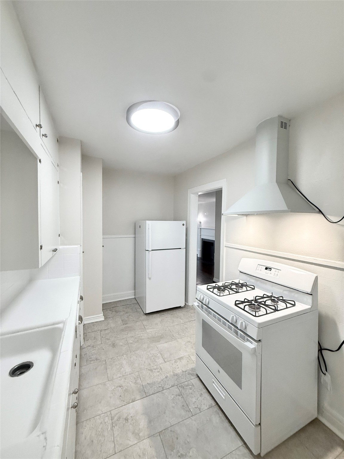 5402 Jackson Street, Unit 1 Houston, TX 77004 - Photo 8 of 18 a kitchen with a stove a sink and a refrigerator