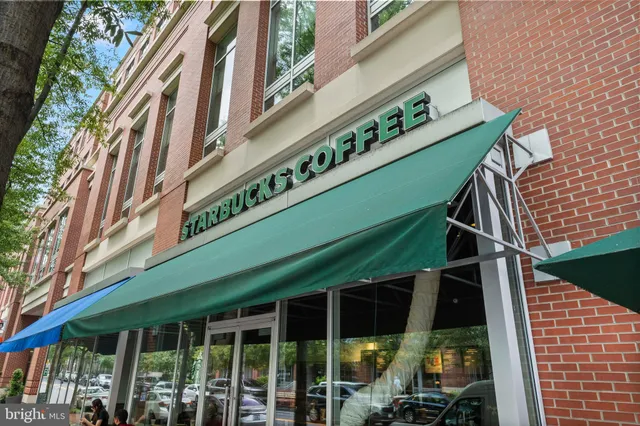 a view of entryway with a outdoor space