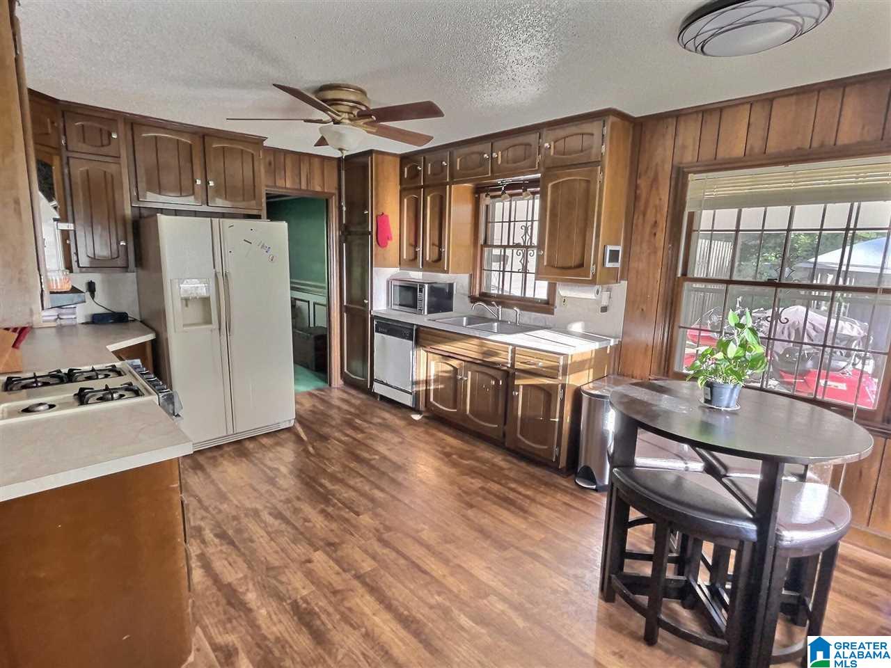 948 Pine Hill Road Birmingham, AL 35235 - Photo 3 of 12