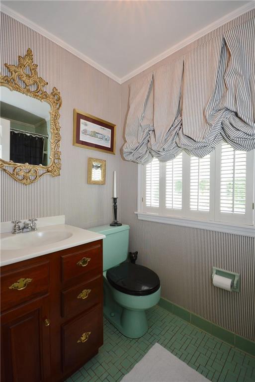 885 Old Hickory Road Mt. Lebanon, PA 15243 - Photo 17 of 25 This full bath is located between bedrooms 2 and 3. Flooring is tile and a combination tub and shower are offered as well.