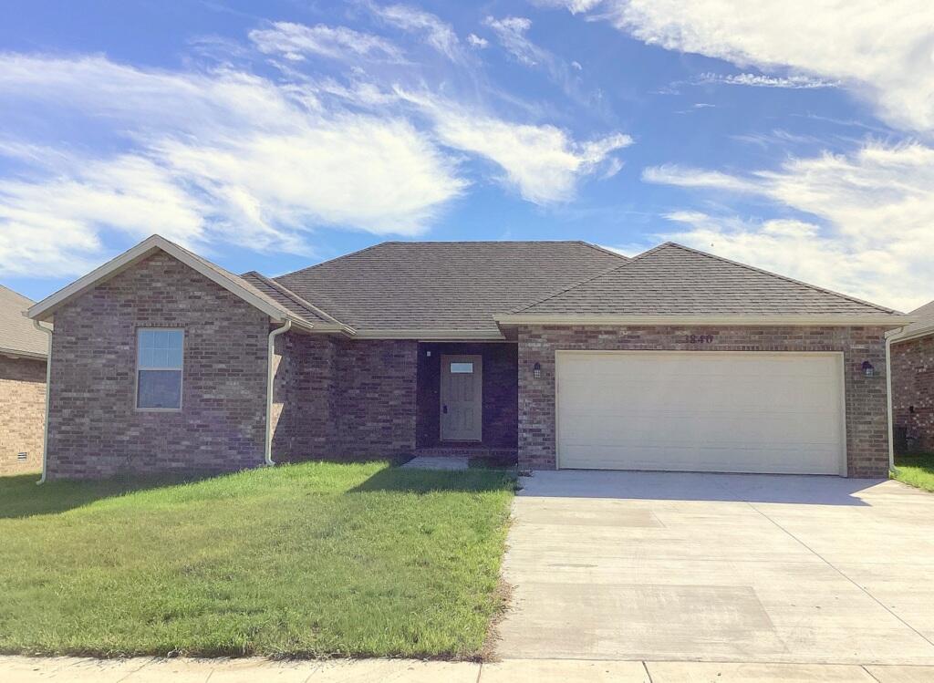 3840 West Riley Street Bolivar, MO 65613 - Photo 1 of 1 IMG_1751