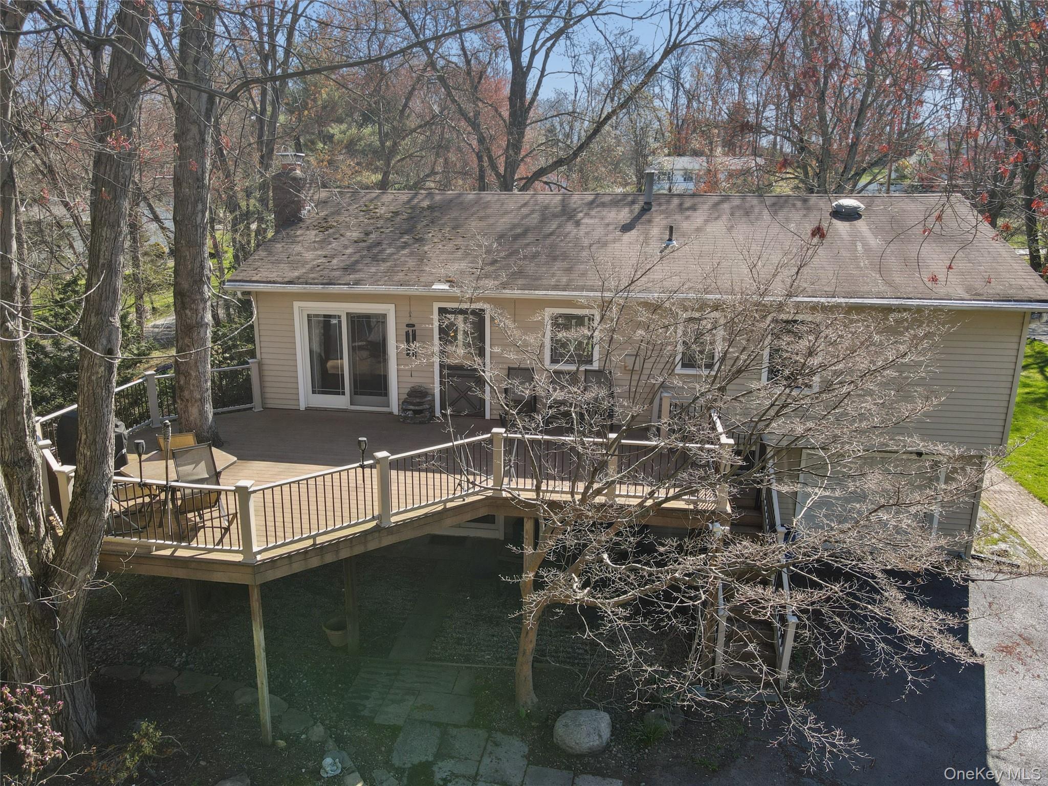 635 South Pascack Road Chestnut Ridge, NY 10977 - Photo 28 of 40 Expansive Trex deck