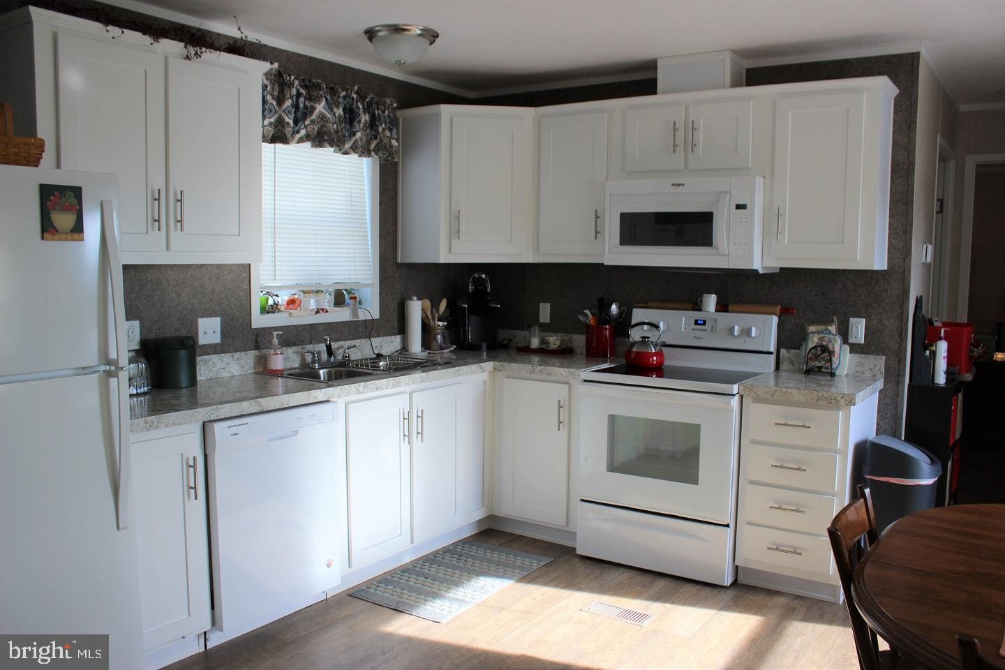 18 Janis Road Gordonville, PA 17529 - Photo 6 of 19 Kitchen