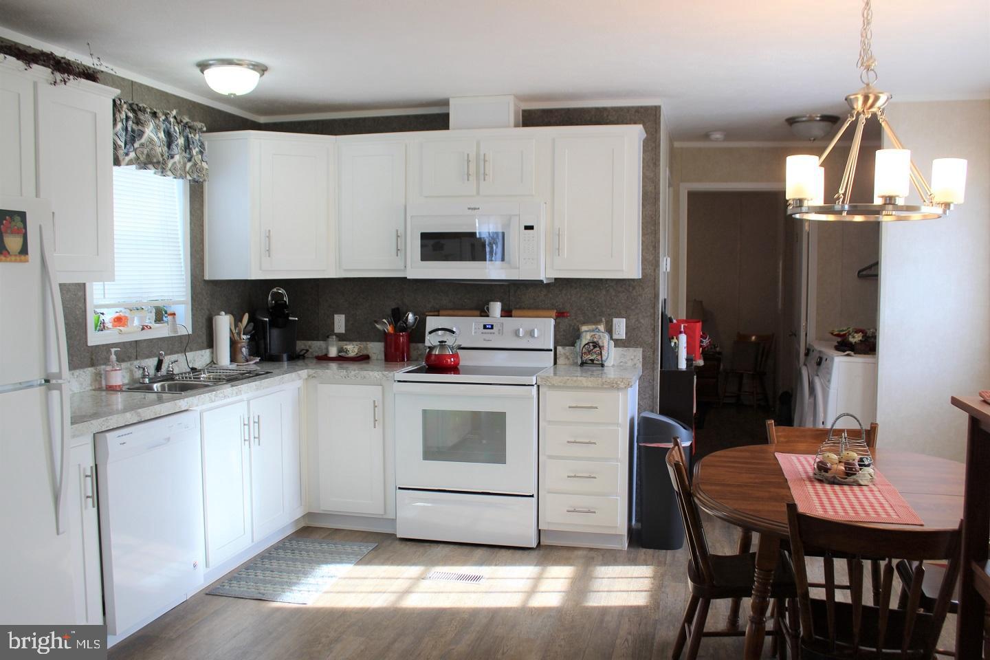 18 Janis Road Gordonville, PA 17529 - Photo 7 of 19 Kitchen