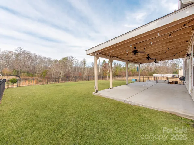 a view of outdoor space