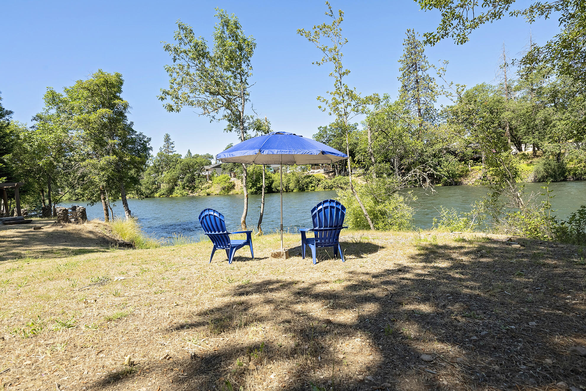 899 Old Ferry Road Shady Cove, OR 97539 - Photo 5 of 27 Relax by the River