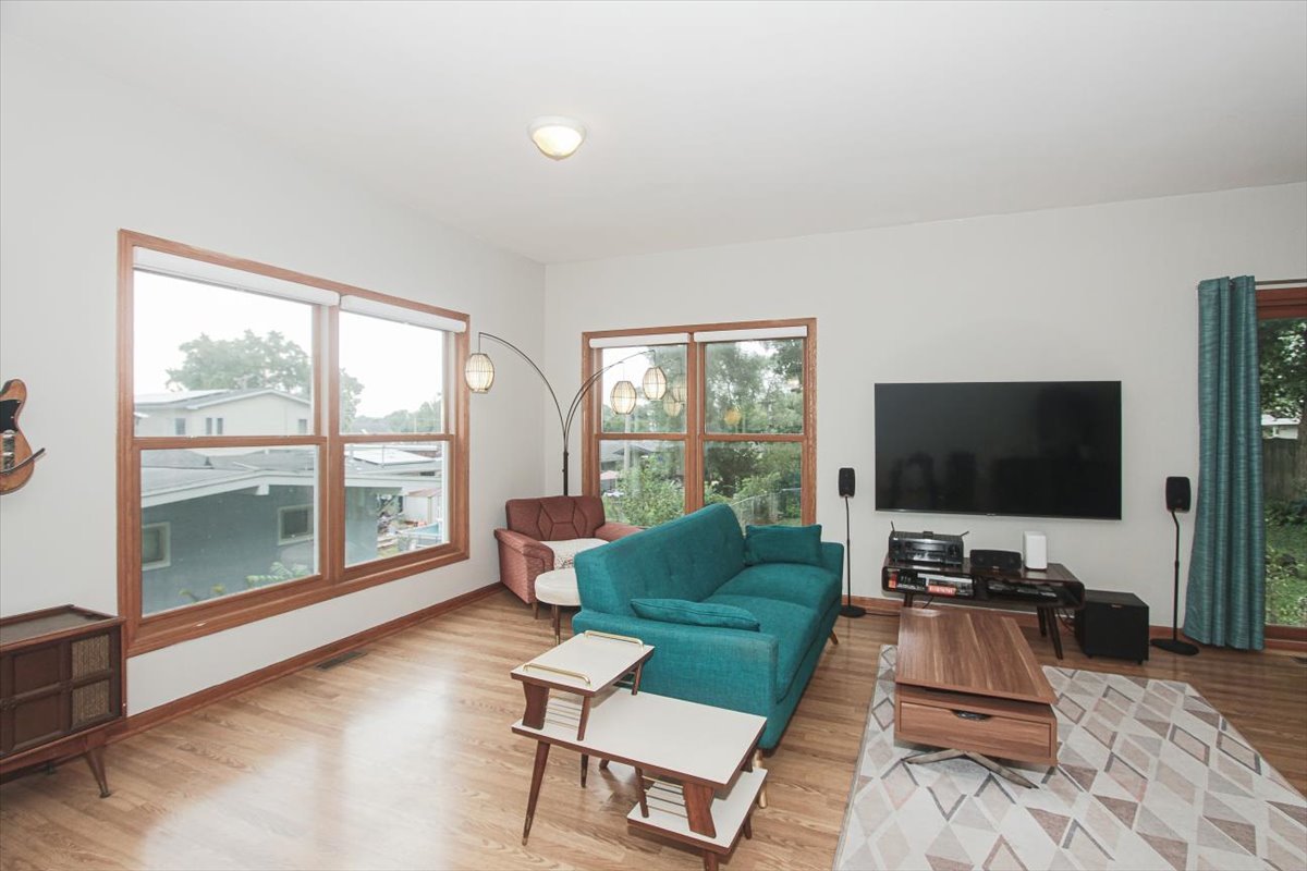 107 Hammond Avenue Wauconda, IL 60084 - Photo 7 of 31 a living room with furniture and a flat screen tv