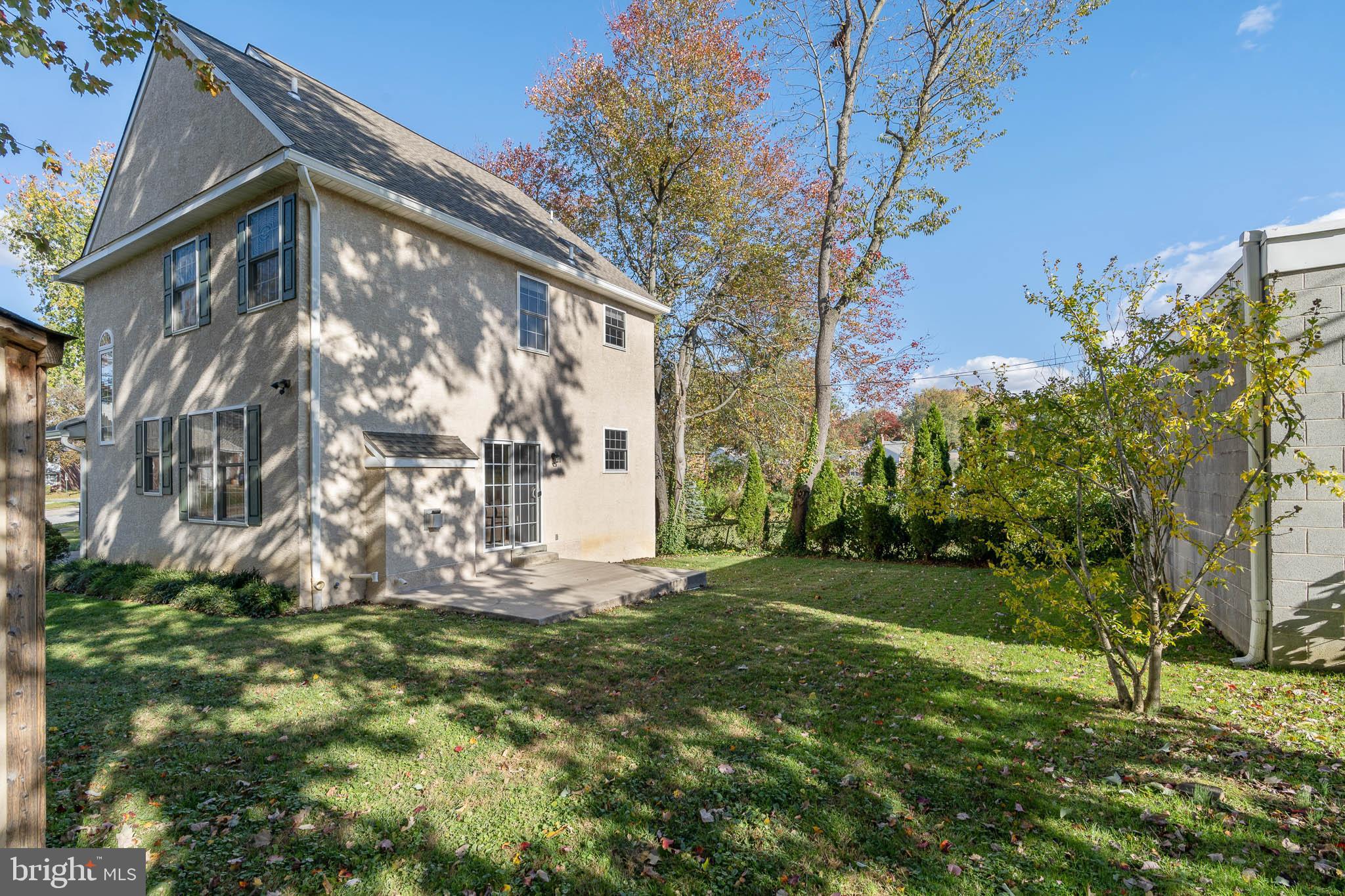 408 Lawrence Road Havertown, PA 19083 - Photo 4 of 36