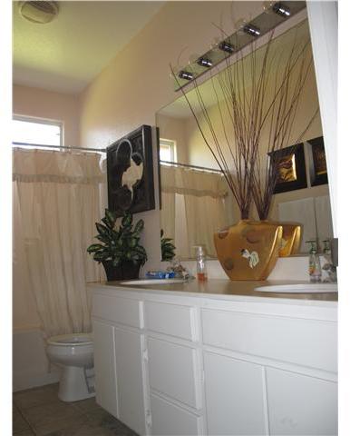 16751 Open View Road Ramona, CA 92065 - Photo 17 of 19 2nd full bath located in hall for acess by guests and adjacent to bedroom 2 & 3