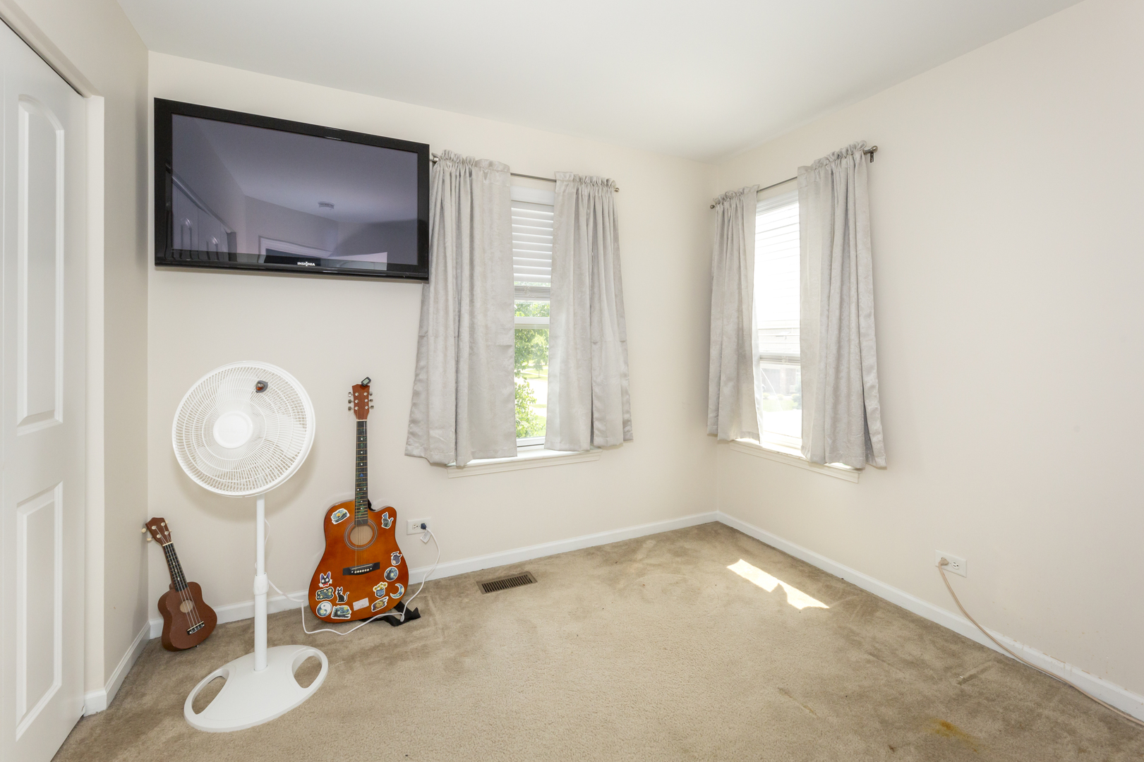 412 Preserve Drive Genoa, IL 60135 - Photo 30 of 39 a view of a room with gym equipment