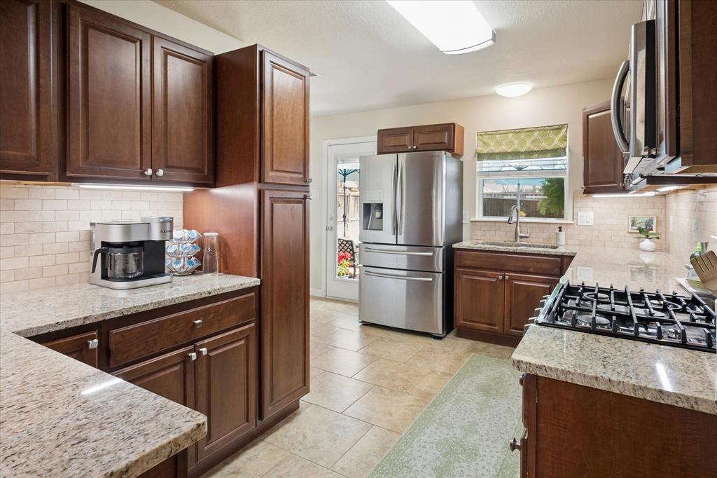 846 Peavy Road Dallas, TX 75218 - Photo 5 of 21