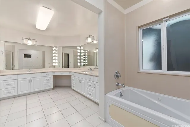 $1,990,000 | 930 Kaahue Street, Honolulu, HI 96825