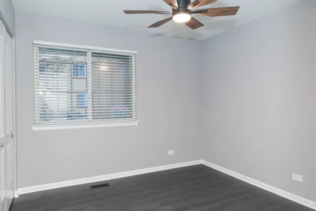 $323,000 | 225 Thornapple Court, Unit 225, Buffalo Grove, IL 60089