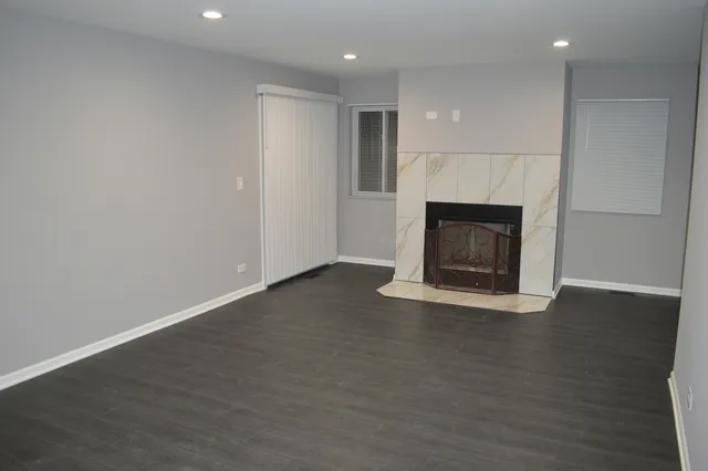 $325,000 | 225 Thornapple Court, Unit 225, Buffalo Grove, IL 60089