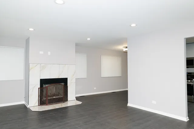 $323,000 | 225 Thornapple Court, Unit 225, Buffalo Grove, IL 60089