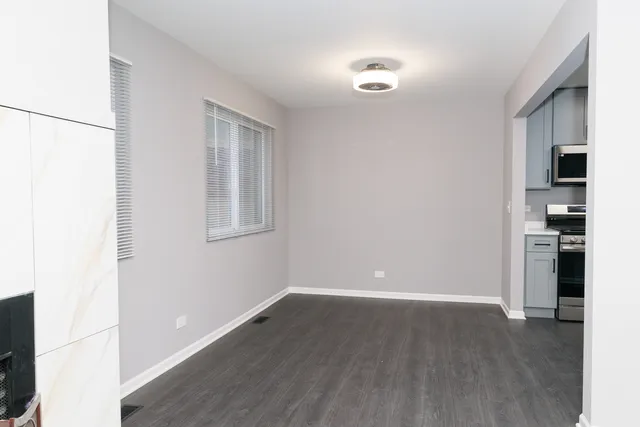 $323,000 | 225 Thornapple Court, Unit 225, Buffalo Grove, IL 60089