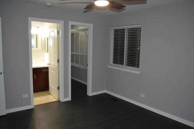 $325,000 | 225 Thornapple Court, Unit 225, Buffalo Grove, IL 60089