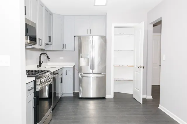 $323,000 | 225 Thornapple Court, Unit 225, Buffalo Grove, IL 60089