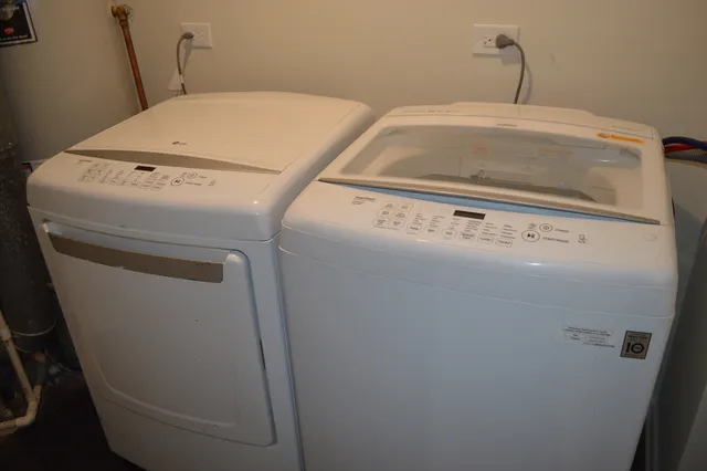 $325,000 | 225 Thornapple Court, Unit 225, Buffalo Grove, IL 60089